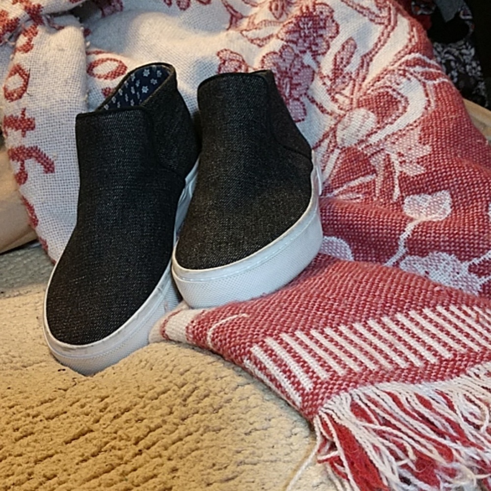 "love" Denim and suade slip ons